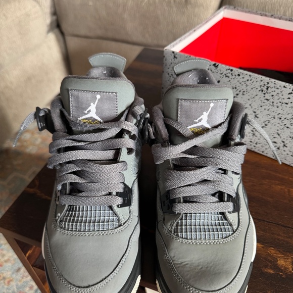 Cool Grey Jordan 4s (2019) - Picture 2 of 7